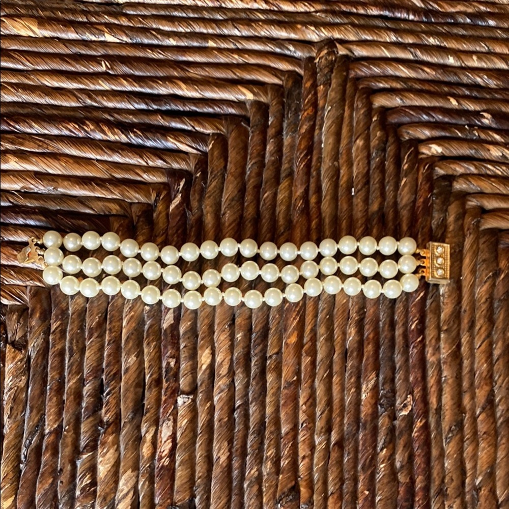 Elegant Pearl Bracelet